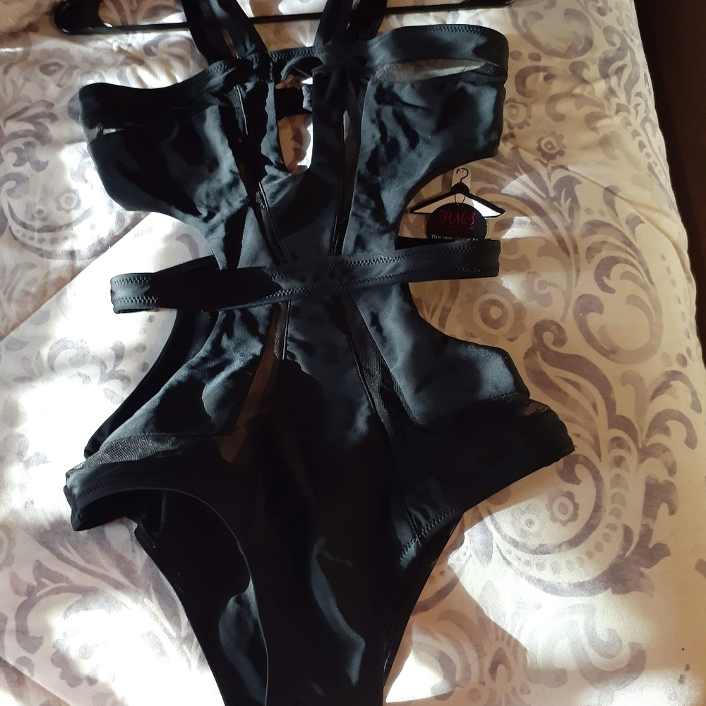 Bathing suit - Picture 3 of 7